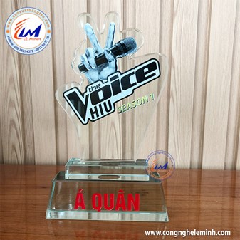 KỶ NIỆM CHƯƠNG THỦY TINH MẪU THE VOICE LÀM MẪU THEO MẪU